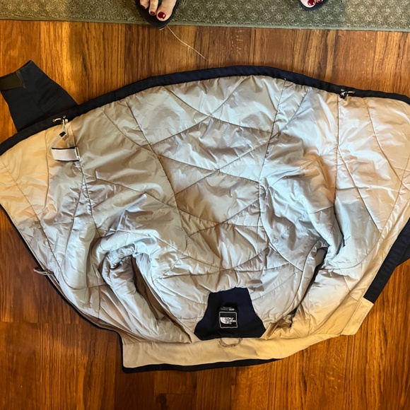 LIKE NEW The North Face women’s Permalift Jacket - Picture 3 of 5